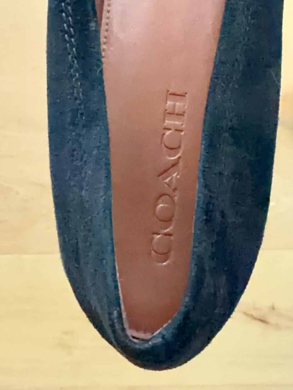 Coach Suede Cap-Toe Ballet Flat Black Gunmetal Turnlock Hardware Women's 7.5 - Picture 7 of 7